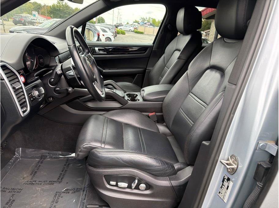 Used 2019 Porsche Cayenne S AWD/4WD image 13