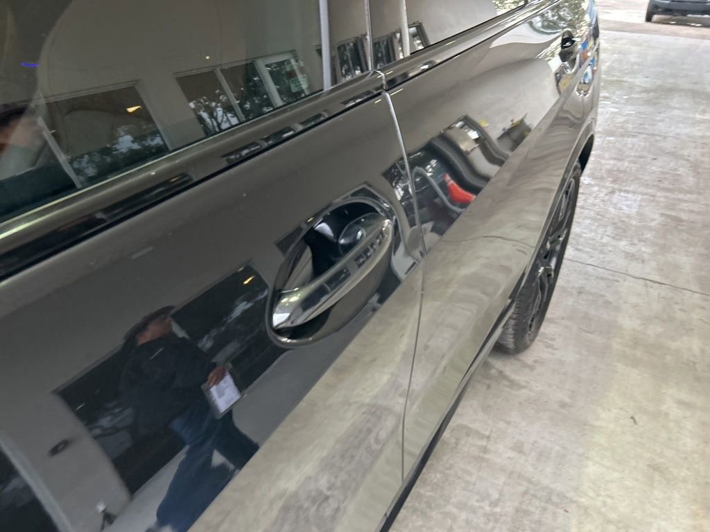 Used 2023 BMW X7 M60i w/ Executive Package image 18