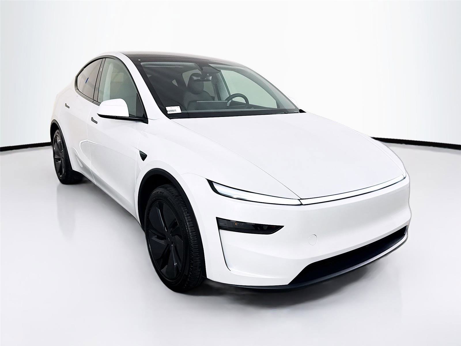 Used 2026 Tesla Model Y 2WD image 1