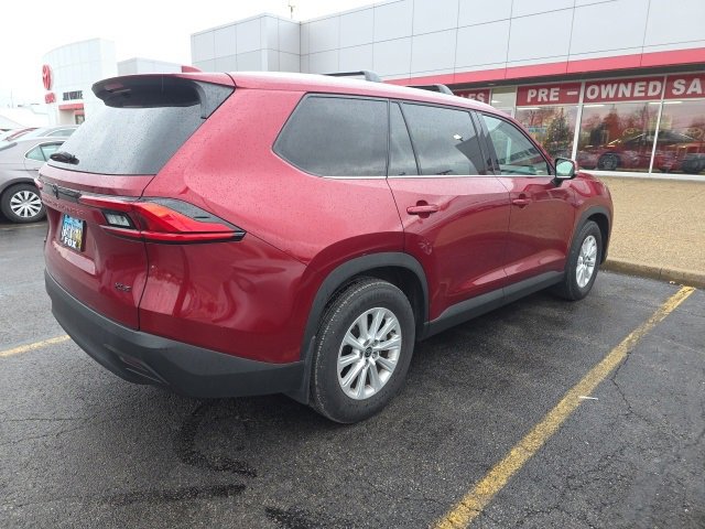 Used 2024 Toyota Grand Highlander XLE image 3