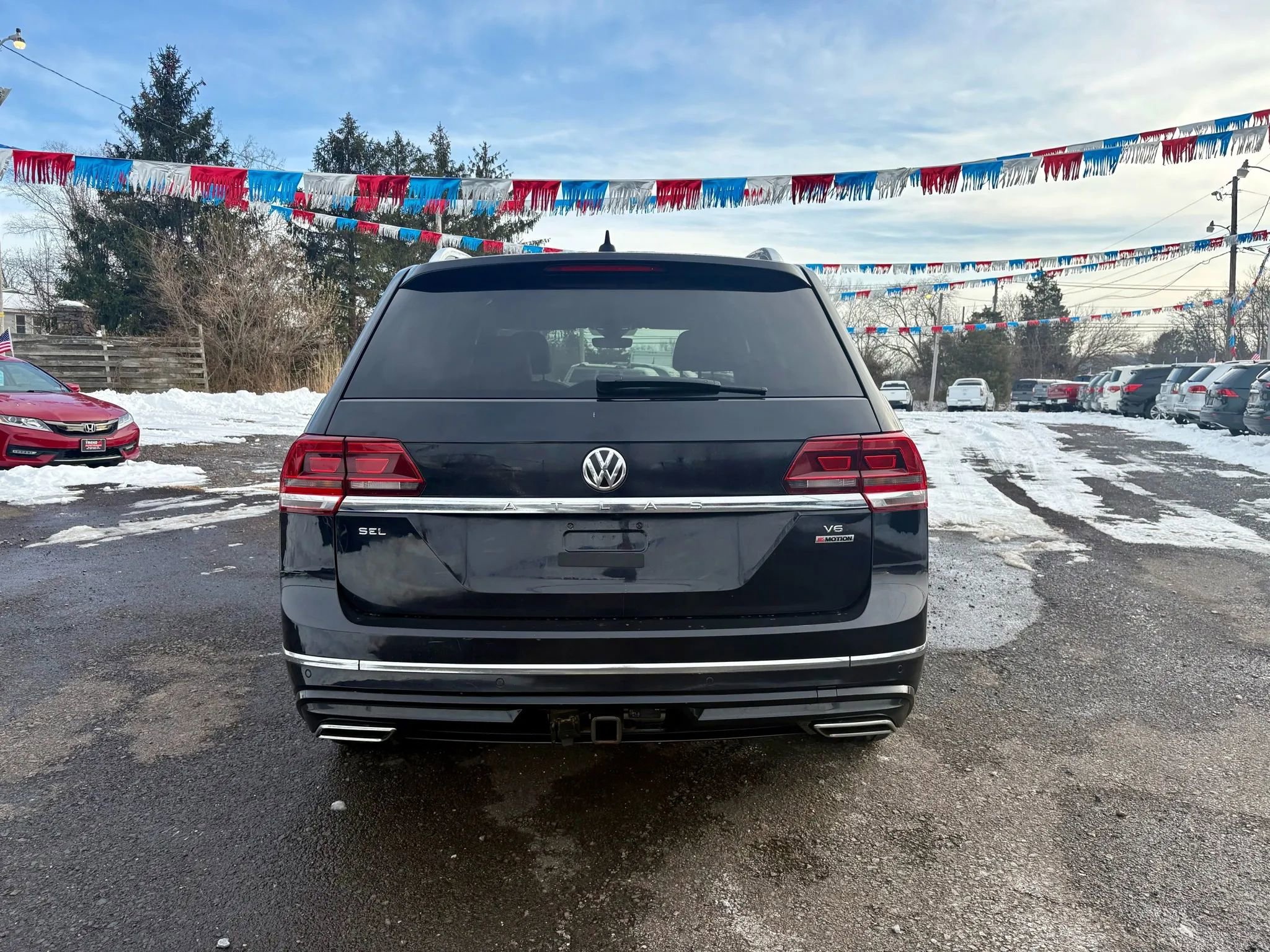 Used 2018 Volkswagen Atlas SEL w/ R-Line Package image 4