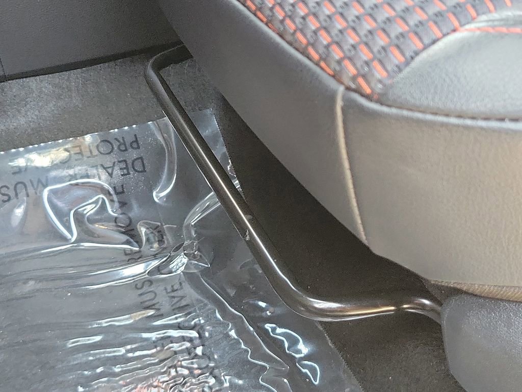 Certified 2025 Nissan Kicks SR image 33