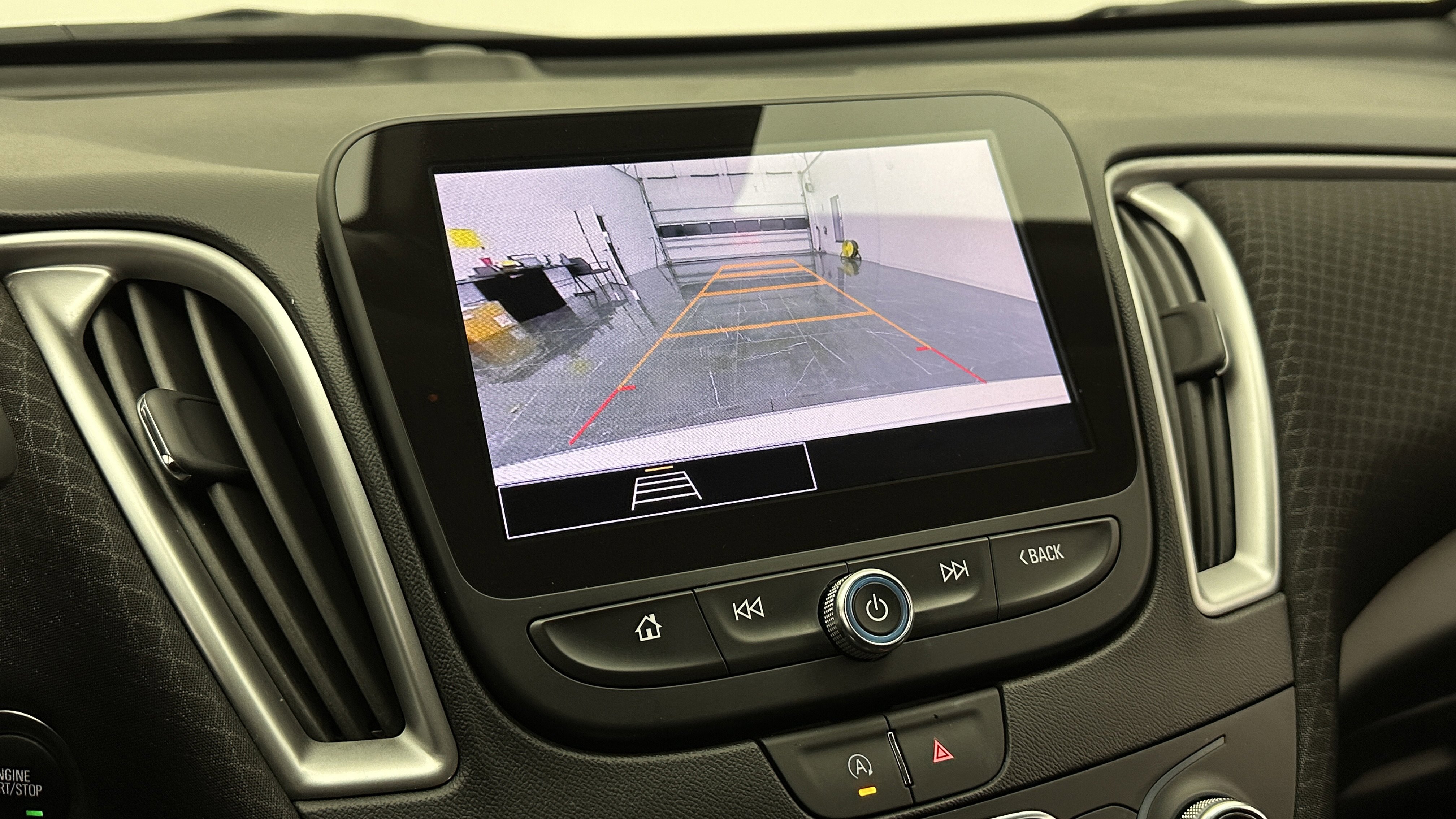 Used 2024 Chevrolet Malibu LT FWD image 17