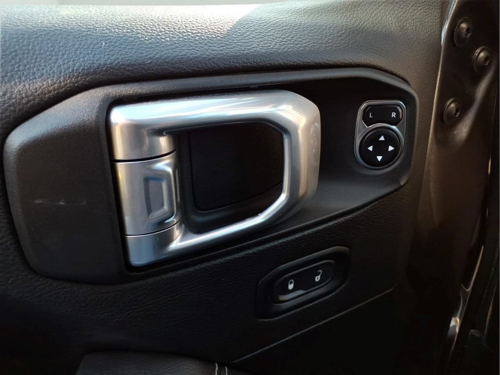 Used 2021 Jeep Wrangler Unlimited Sahara AWD/4WD image 16