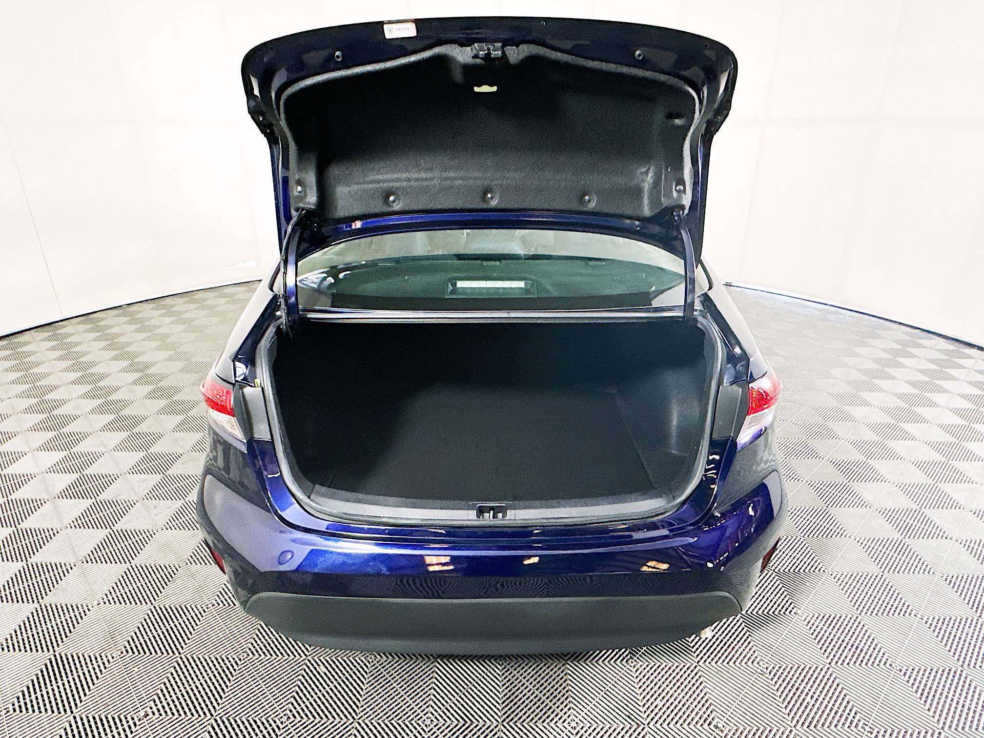 Used 2023 Toyota Corolla LE w/ LE Premium Package FWD image 31