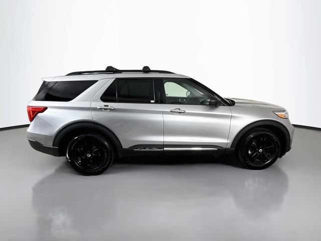 Used 2022 Ford Explorer XLT w/ Equipment Group 202A AWD/4WD image 8