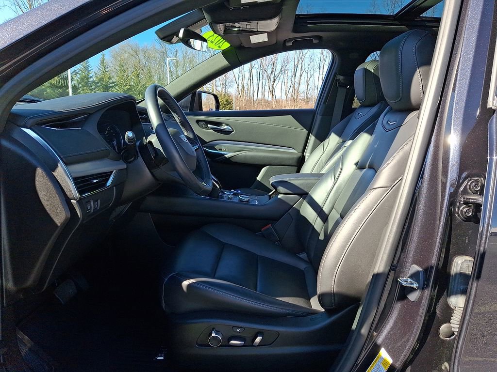 Used 2023 Cadillac XT4 Premium Luxury image 14