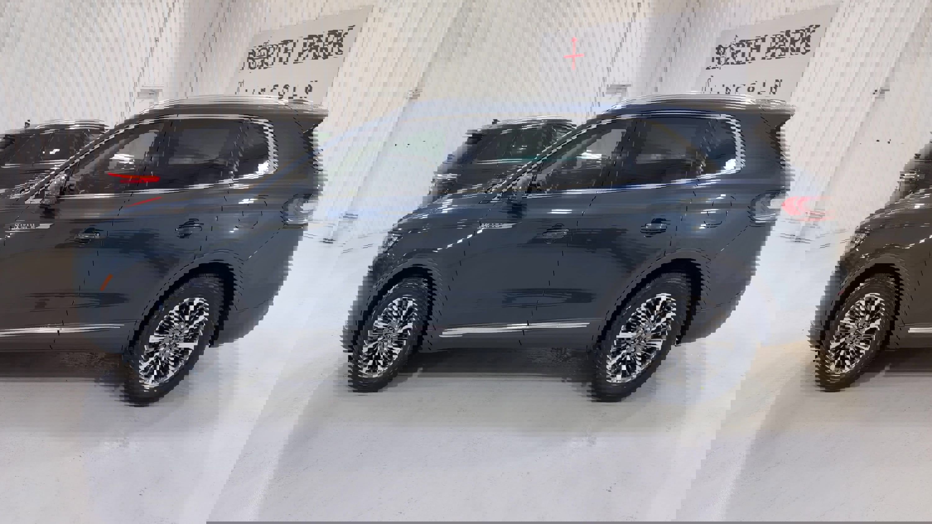 Used 2023 Lincoln Nautilus FWD w/ Premium Package image 6