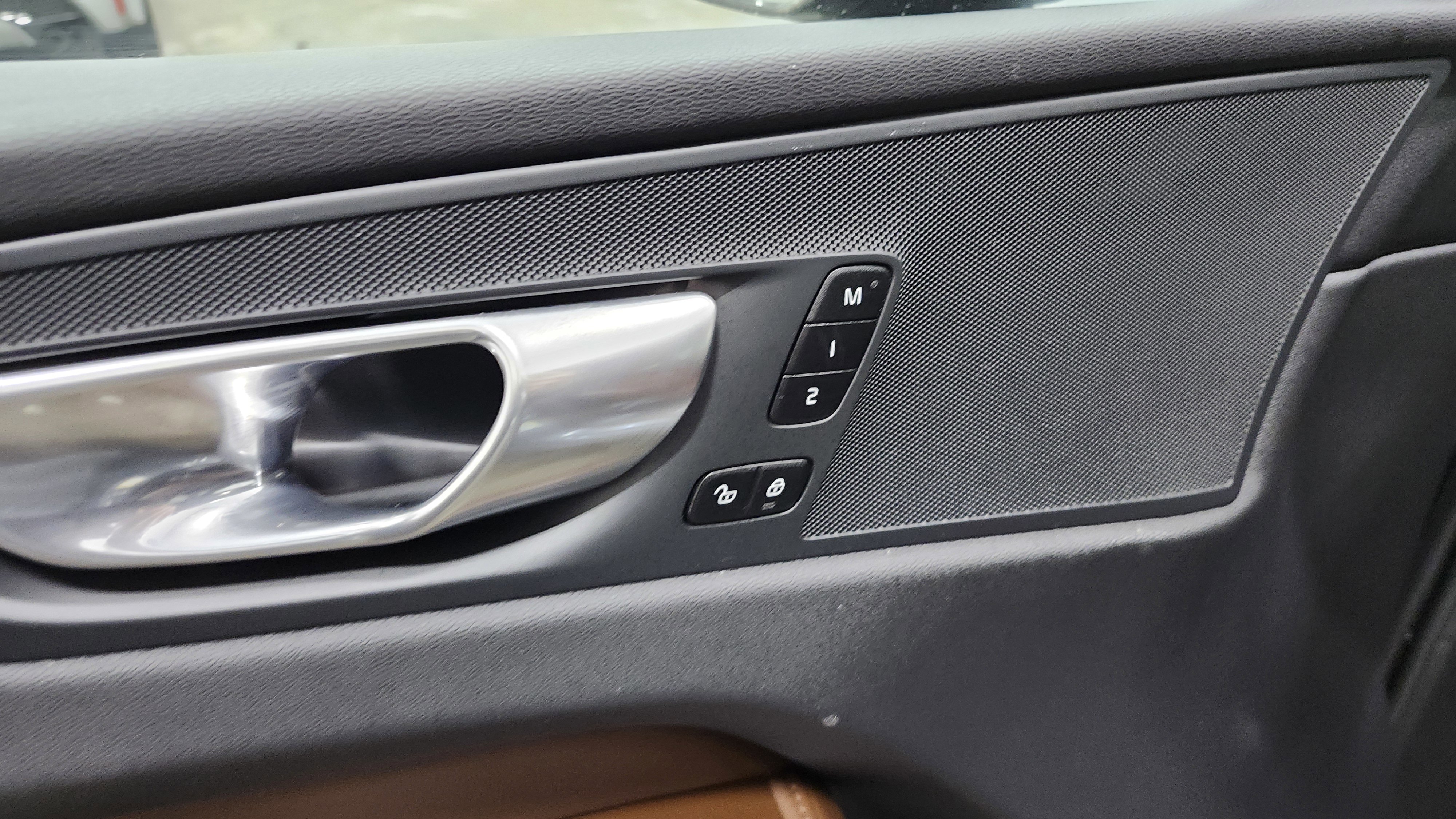 Used 2024 Volvo XC60 B5 Plus image 27