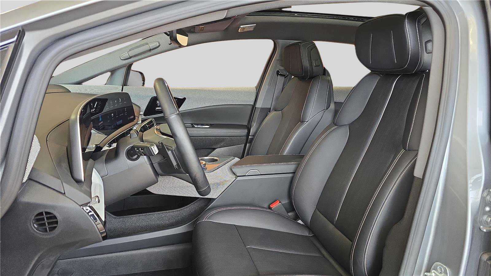 Used 2025 Cadillac Optiq Sport 2 w/ LPO, Floor Liner Package image 11