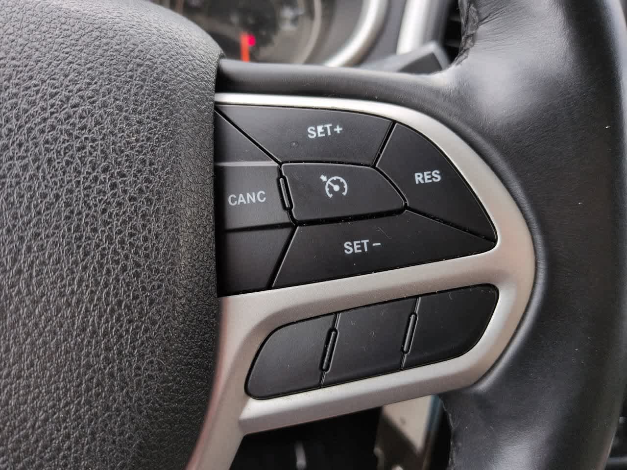 Used 2017 Jeep Cherokee Latitude w/ Safety/Convenience Group FWD image 23