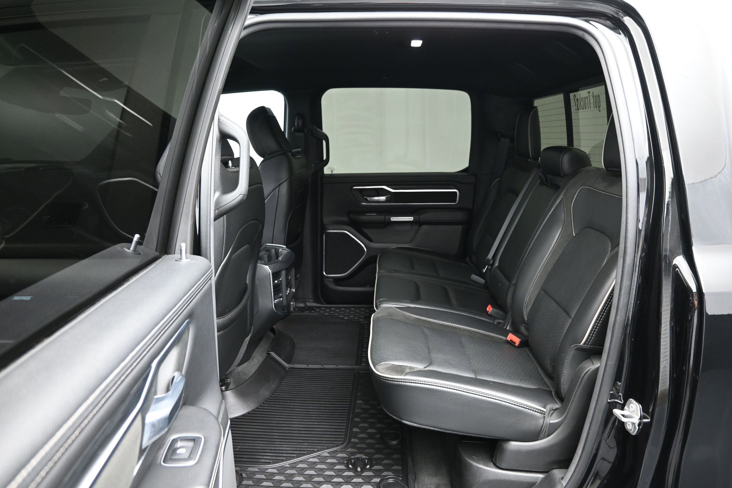 Used 2023 RAM 1500 Laramie AWD/4WD image 11