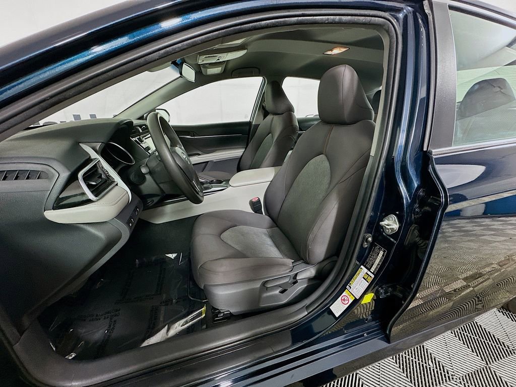 Used 2018 Toyota Camry L image 23