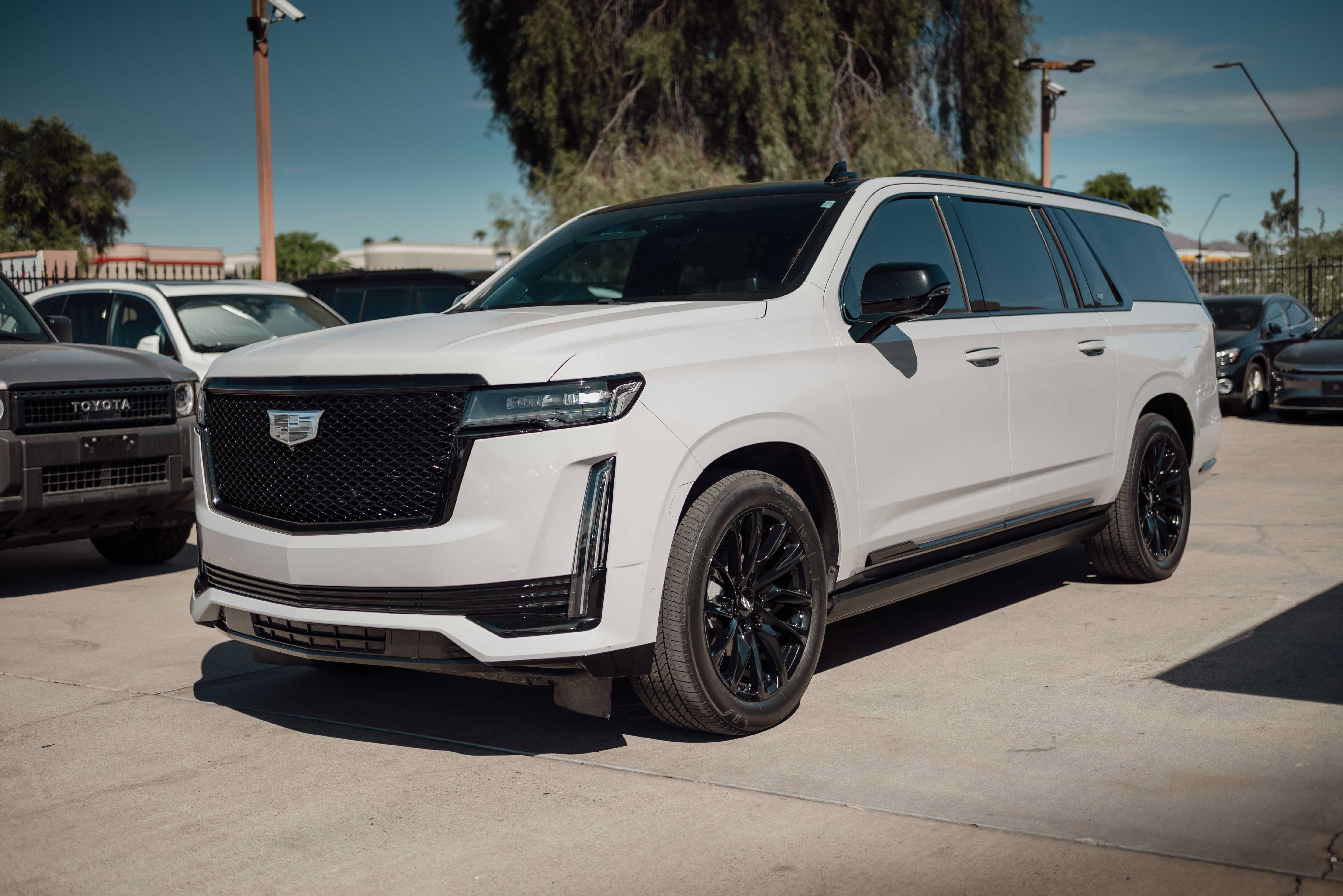 Used 2023 Cadillac Escalade ESV Sport Platinum w/ LPO, ONYX Package AWD/4WD image 1