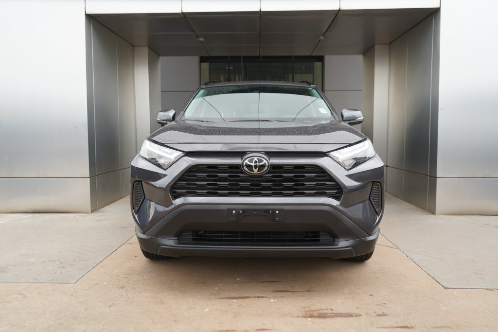 Used 2025 Toyota RAV4 XLE AWD/4WD image 4
