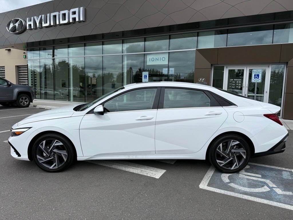 Certified 2025 Hyundai Elantra Limited w/ Cargo Package FWD image 2