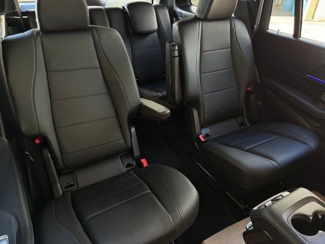 Used 2025 Mercedes-Benz GLS 450 4MATIC image 17