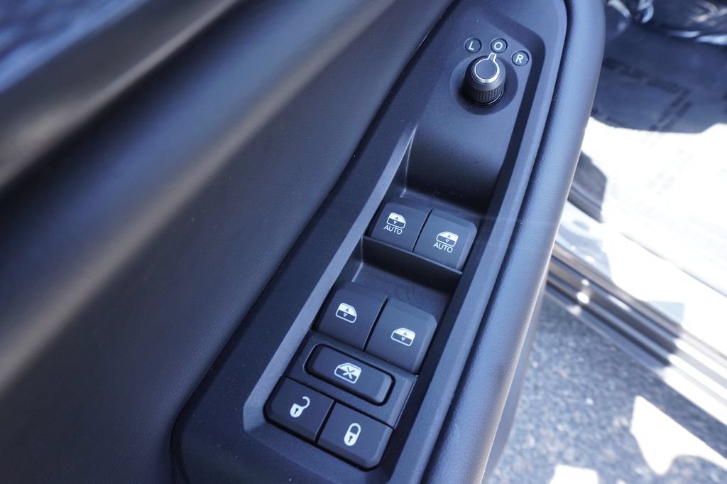 Used 2025 Jeep Grand Cherokee L Altitude RWD image 18