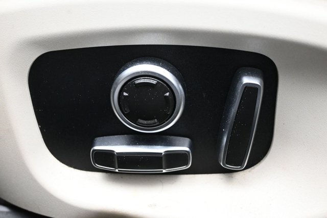 Used 2020 Jaguar XE S RWD image 10