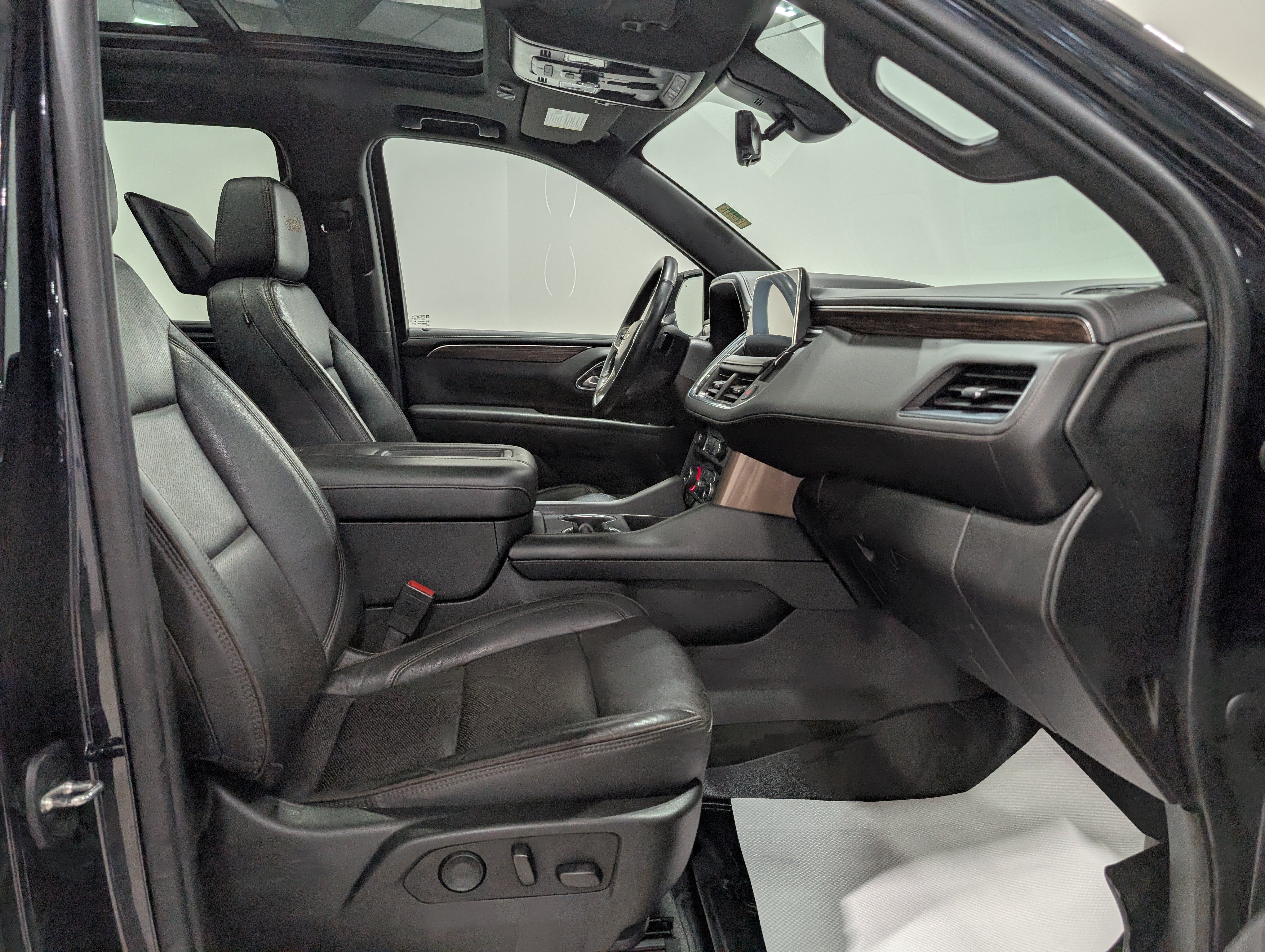 Used 2021 Chevrolet Suburban High Country AWD/4WD image 23
