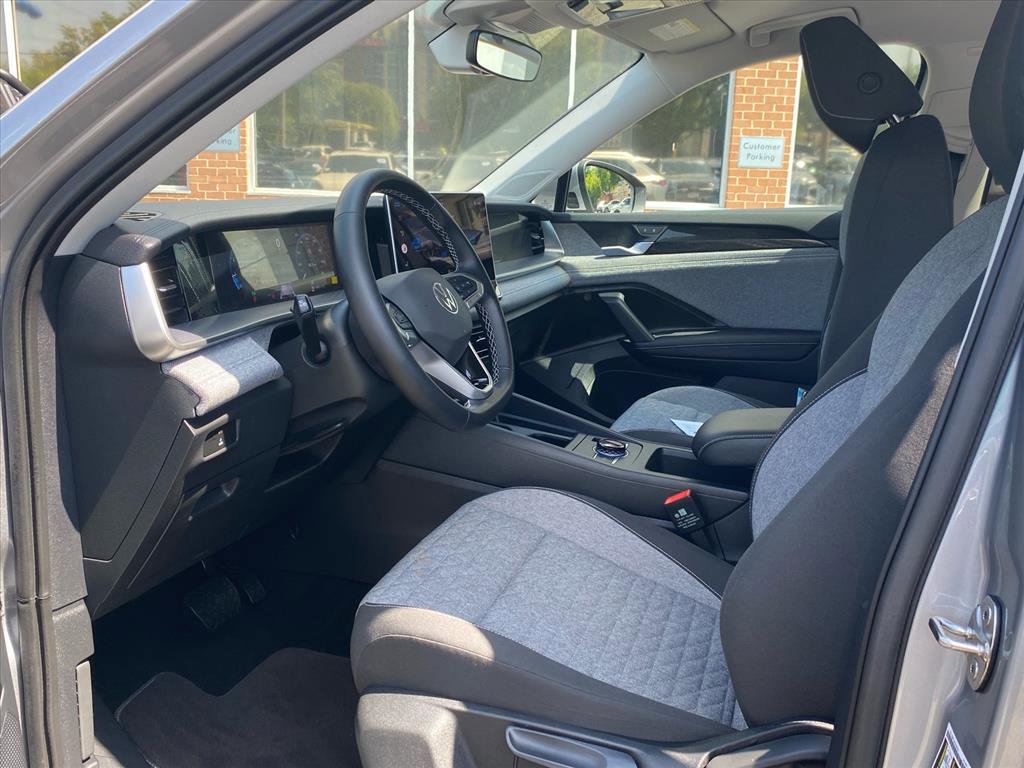 Used 2025 Volkswagen Tiguan S AWD/4WD image 12