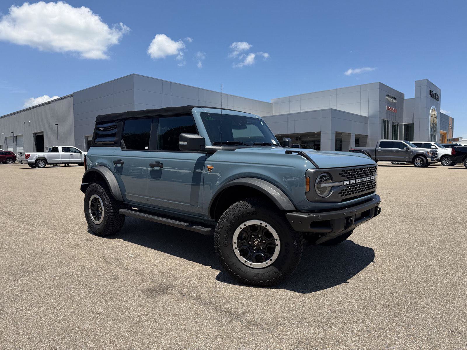 Used 2021 Ford Bronco Badlands AWD/4WD image 4
