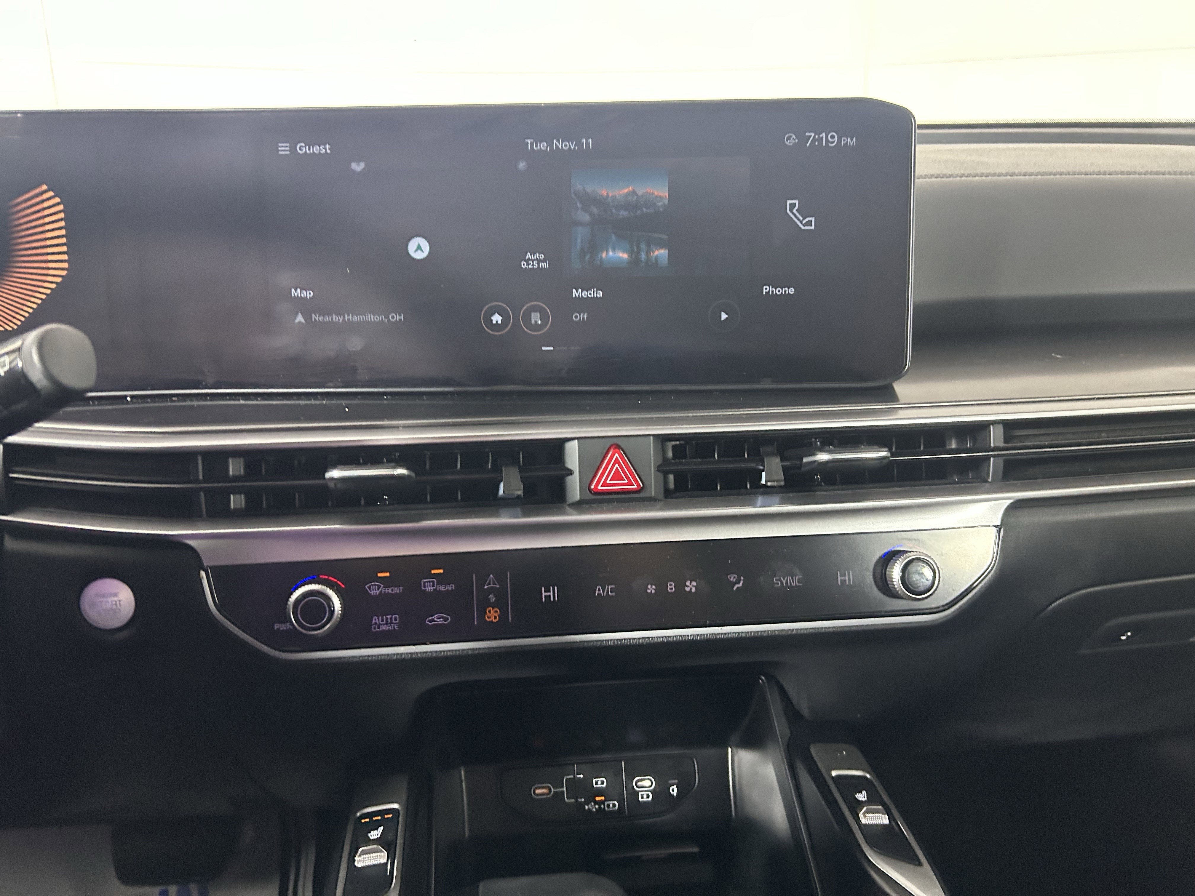 Used 2025 Kia Sorento S image 21