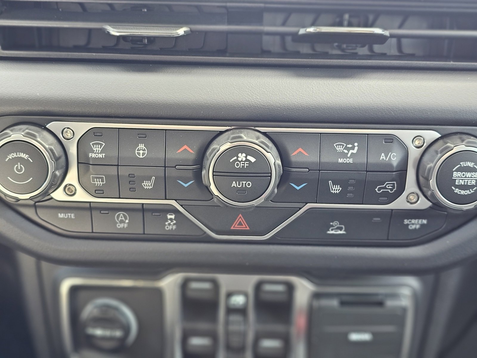 New 2026 Jeep Gladiator Sahara image 13