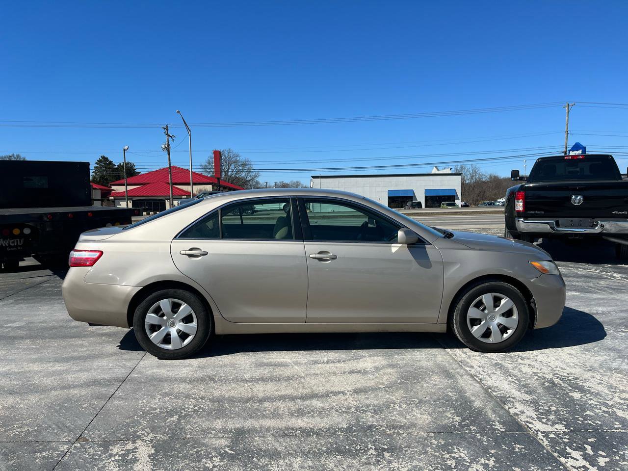 Used 2007 Toyota Camry XLE FWD image 2