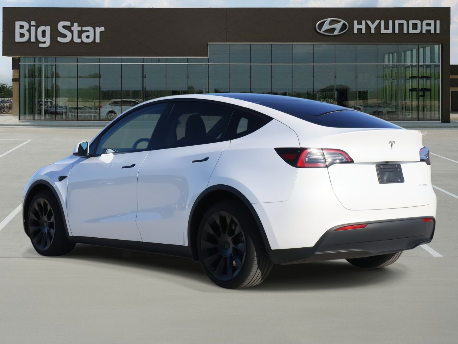Used 2023 Tesla Model Y Long Range image 3