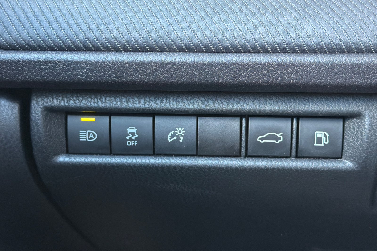 Used 2025 Toyota Camry SE FWD image 34
