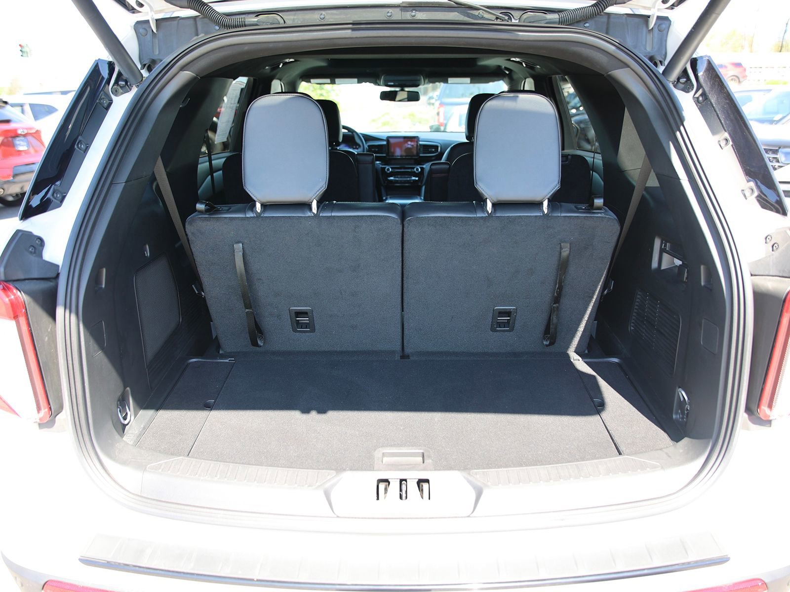 Used 2024 Ford Explorer ST-Line w/ Class IV Trailer Tow Package AWD/4WD image 14