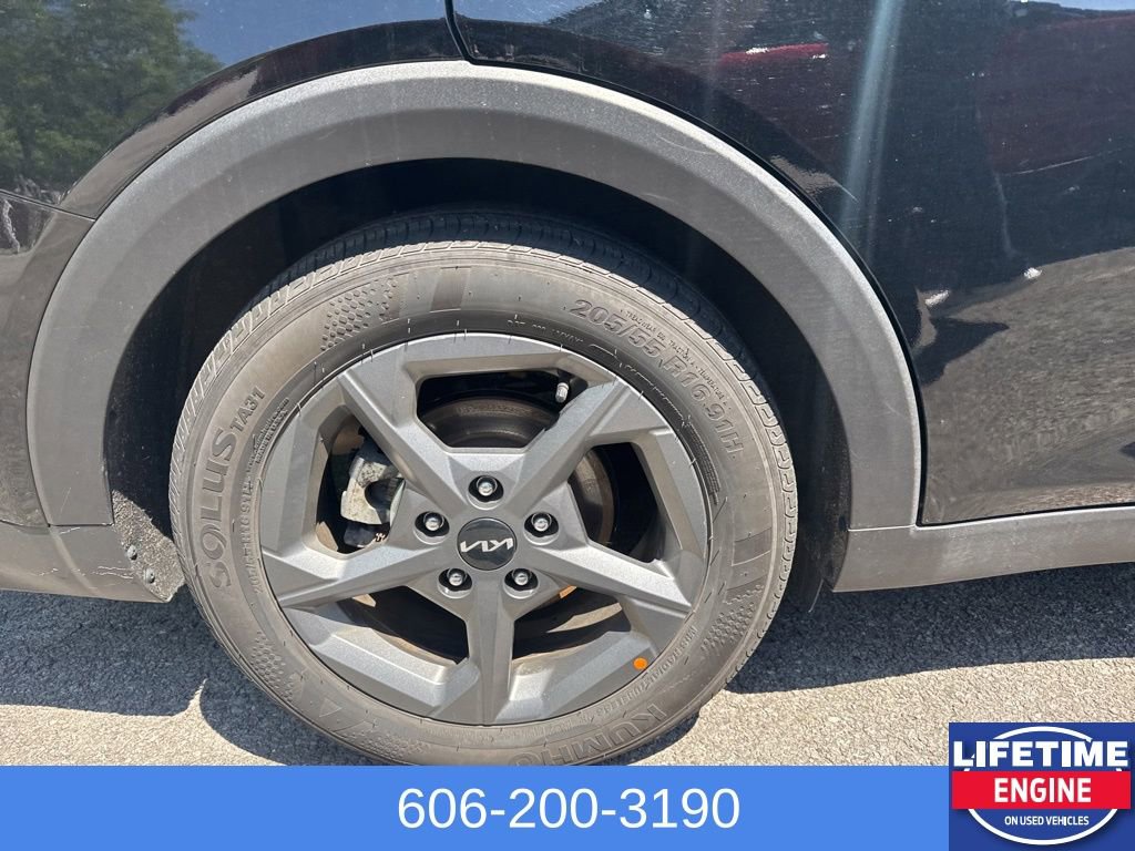 Used 2025 Kia K4 LXS FWD image 6