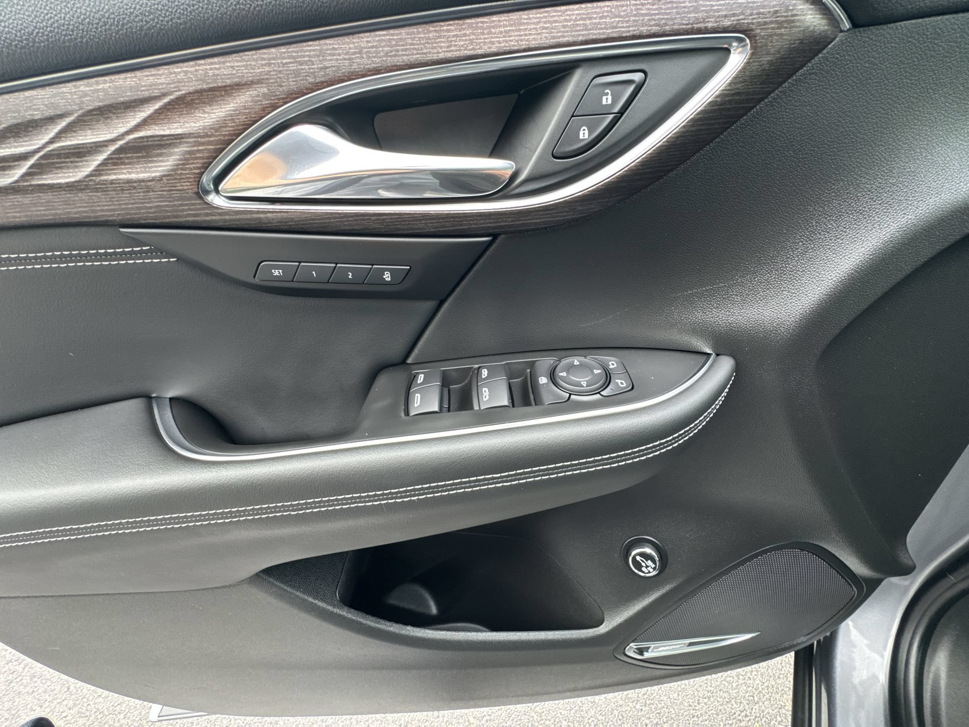 Used 2022 Buick Envision Avenir w/ Technology Package II AWD/4WD image 15
