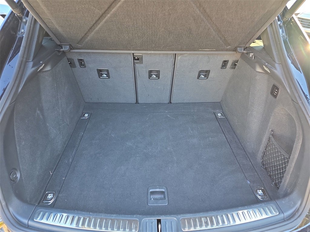 Certified 2024 Porsche Macan image 17