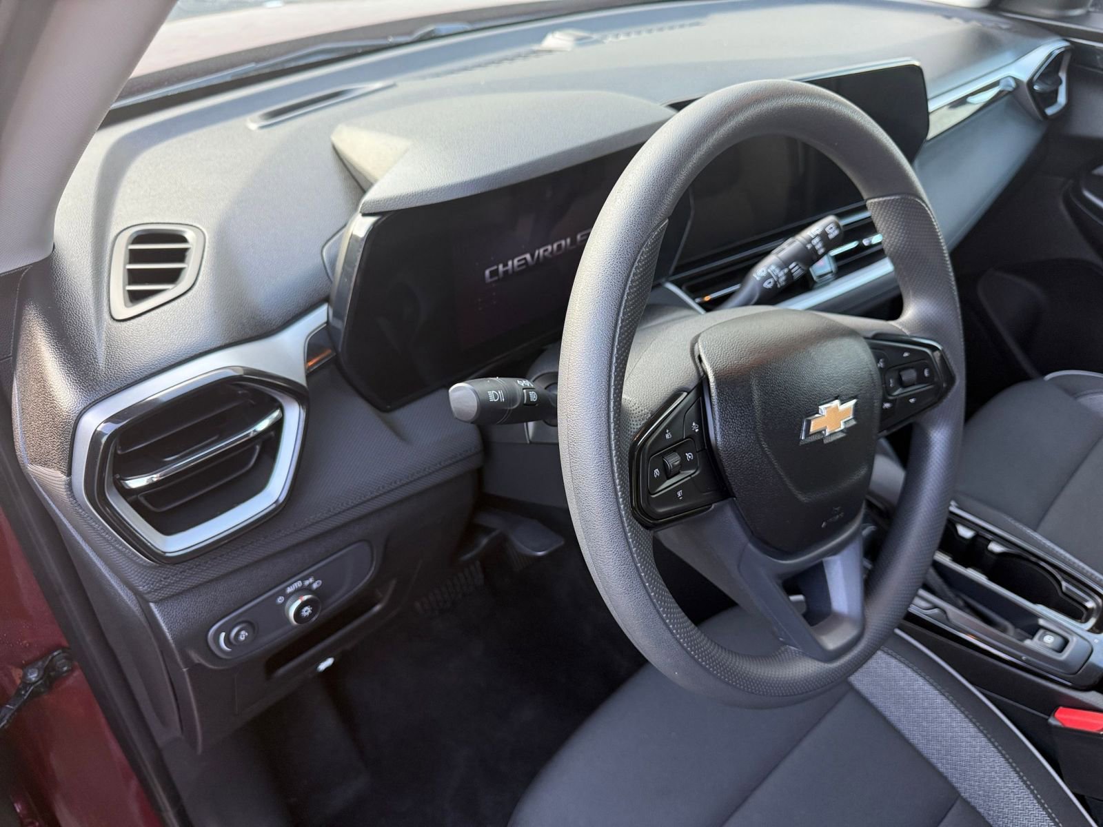 Used 2025 Chevrolet TrailBlazer LT image 32