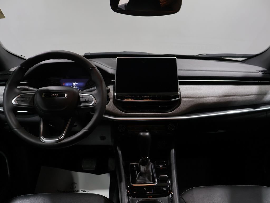 Used 2023 Jeep Compass Latitude image 17