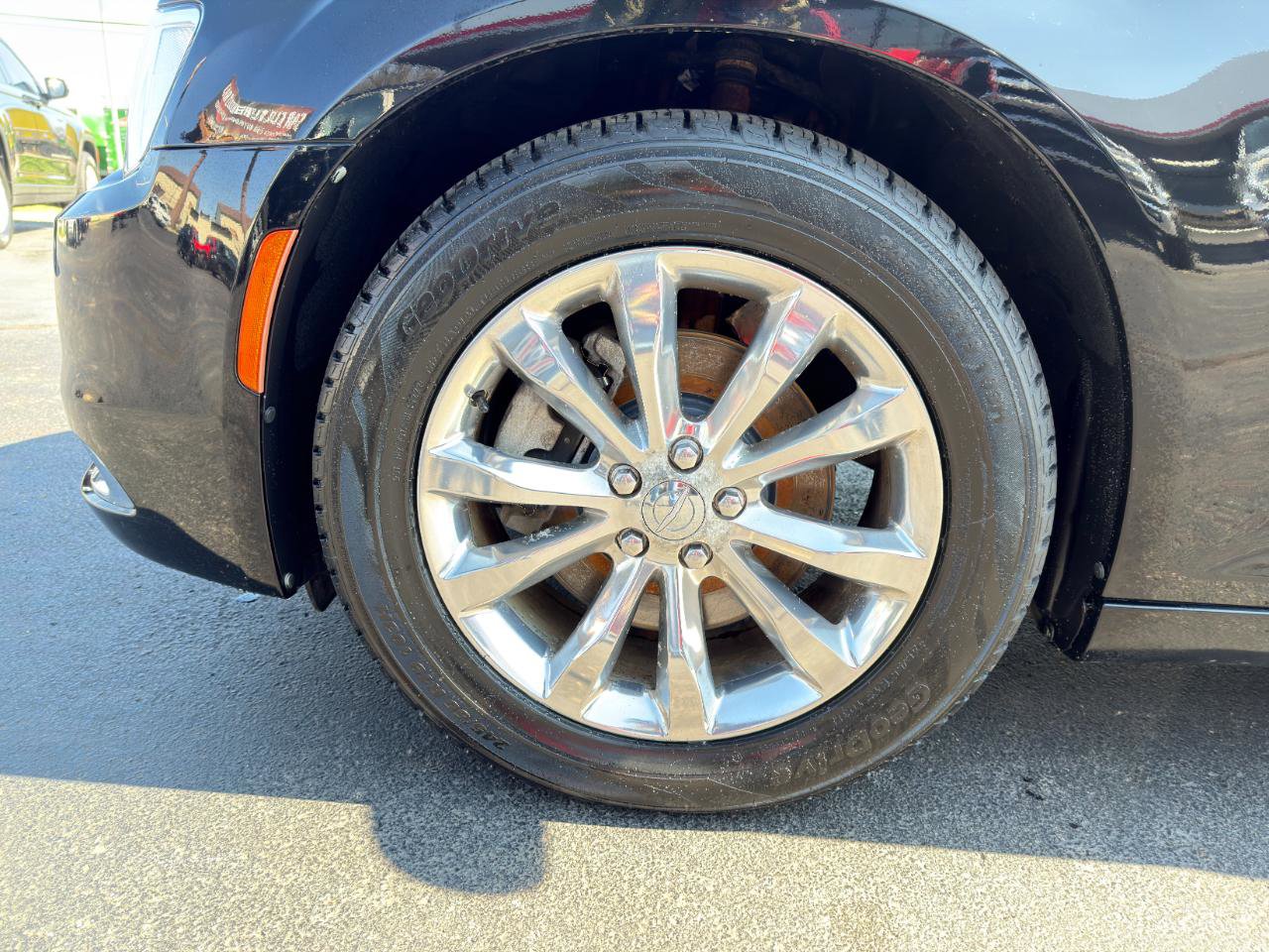 Used 2015 Chrysler 300 Limited w/ Driver Convenience Group image 12