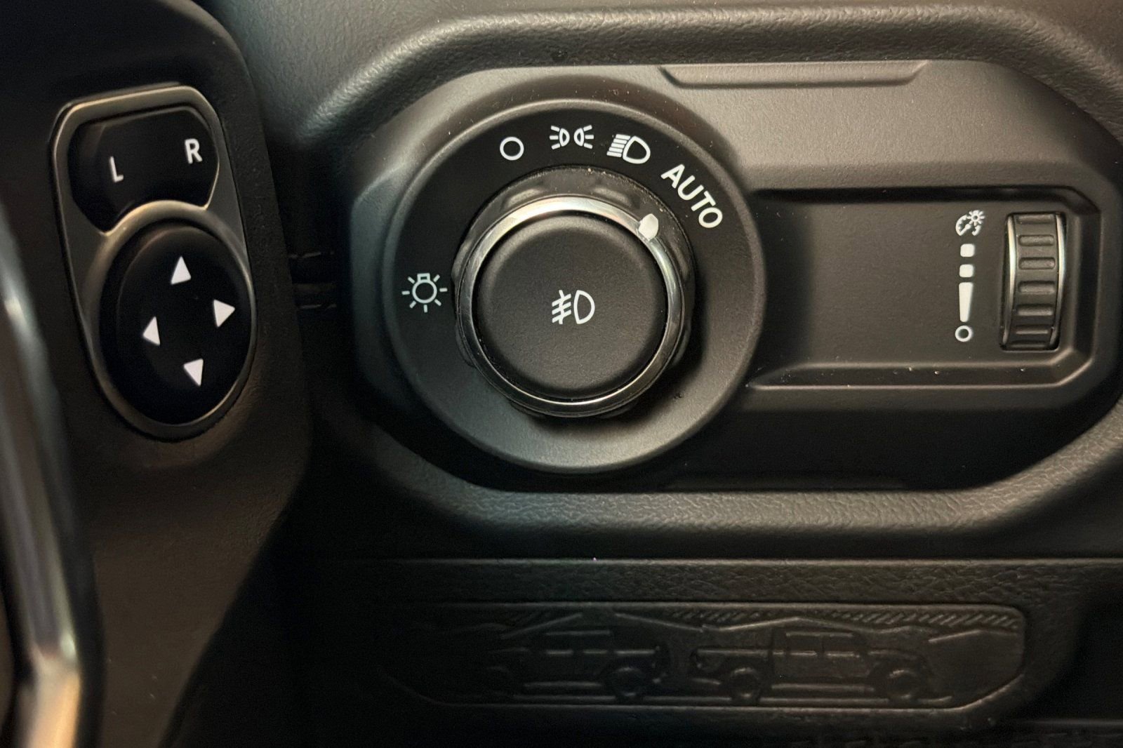 Used 2024 Jeep Wrangler Unlimited Sahara AWD/4WD image 36