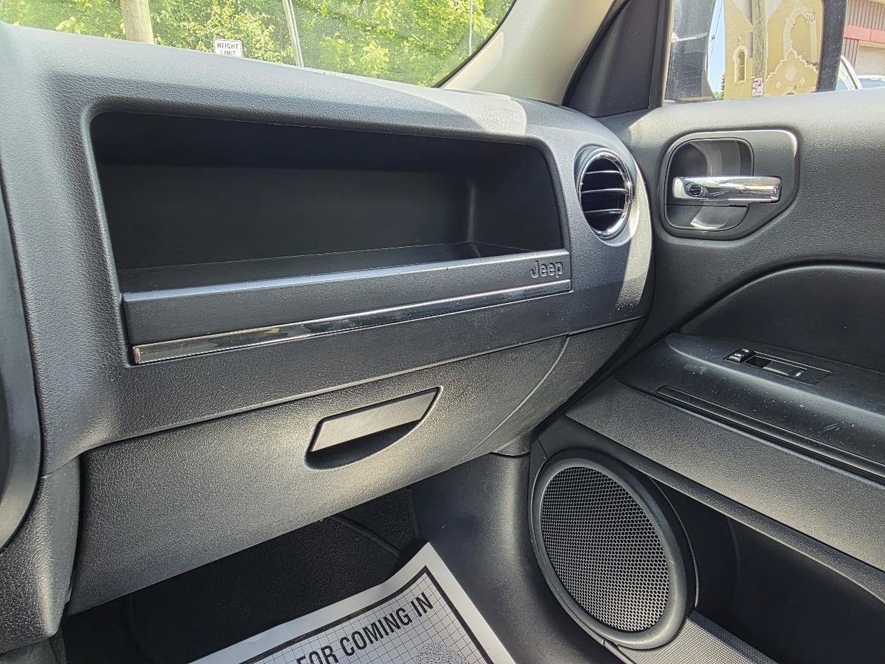 Used 2017 Jeep Patriot Latitude AWD/4WD image 17