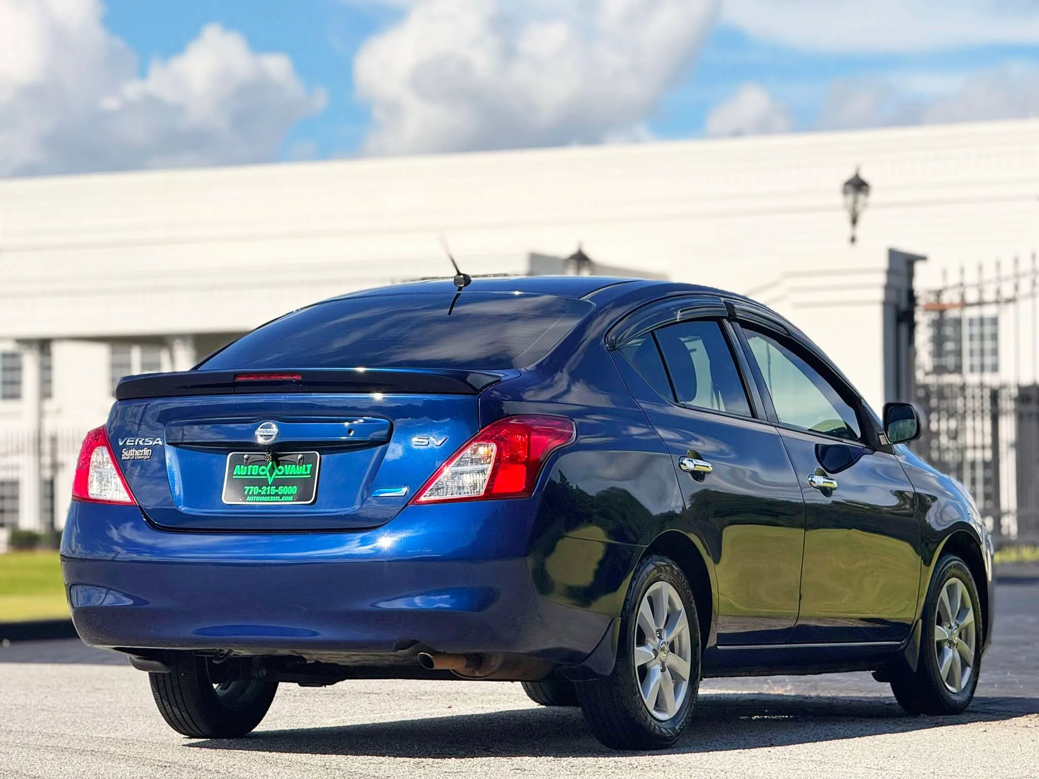 Used 2014 Nissan Versa SV w/ Convenience Package FWD image 11