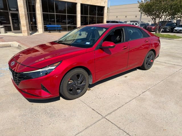 Used 2023 Hyundai Elantra SEL FWD image 2