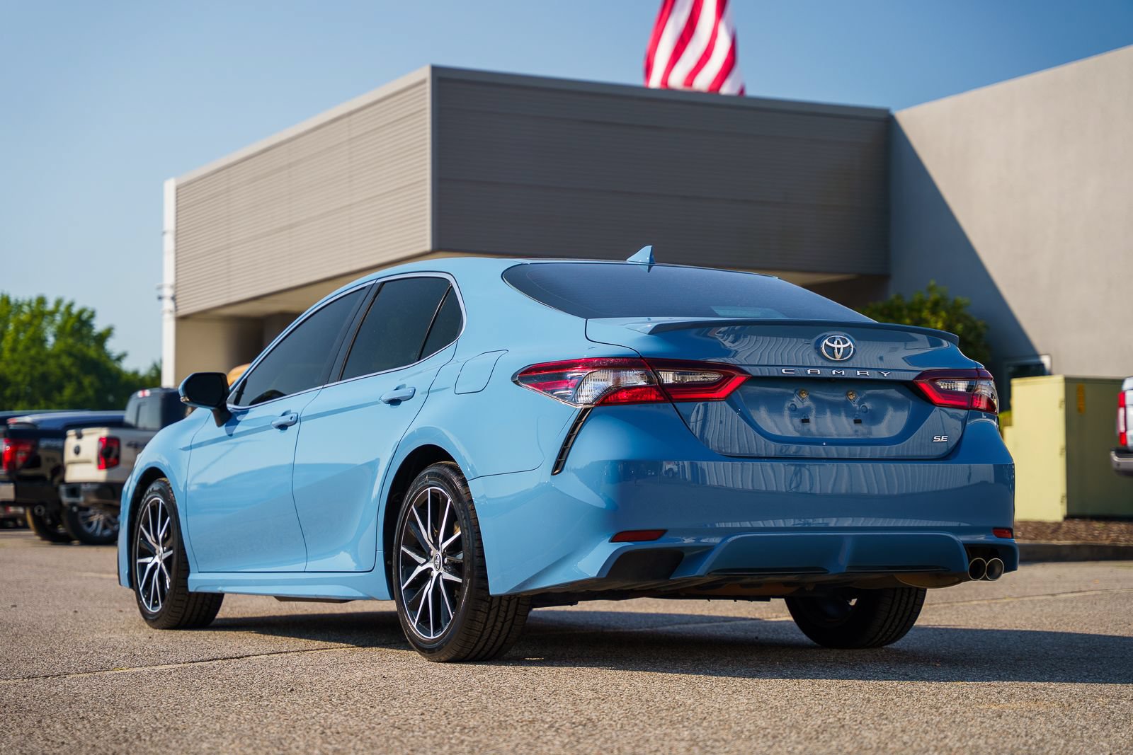 Used 2023 Toyota Camry SE FWD image 5