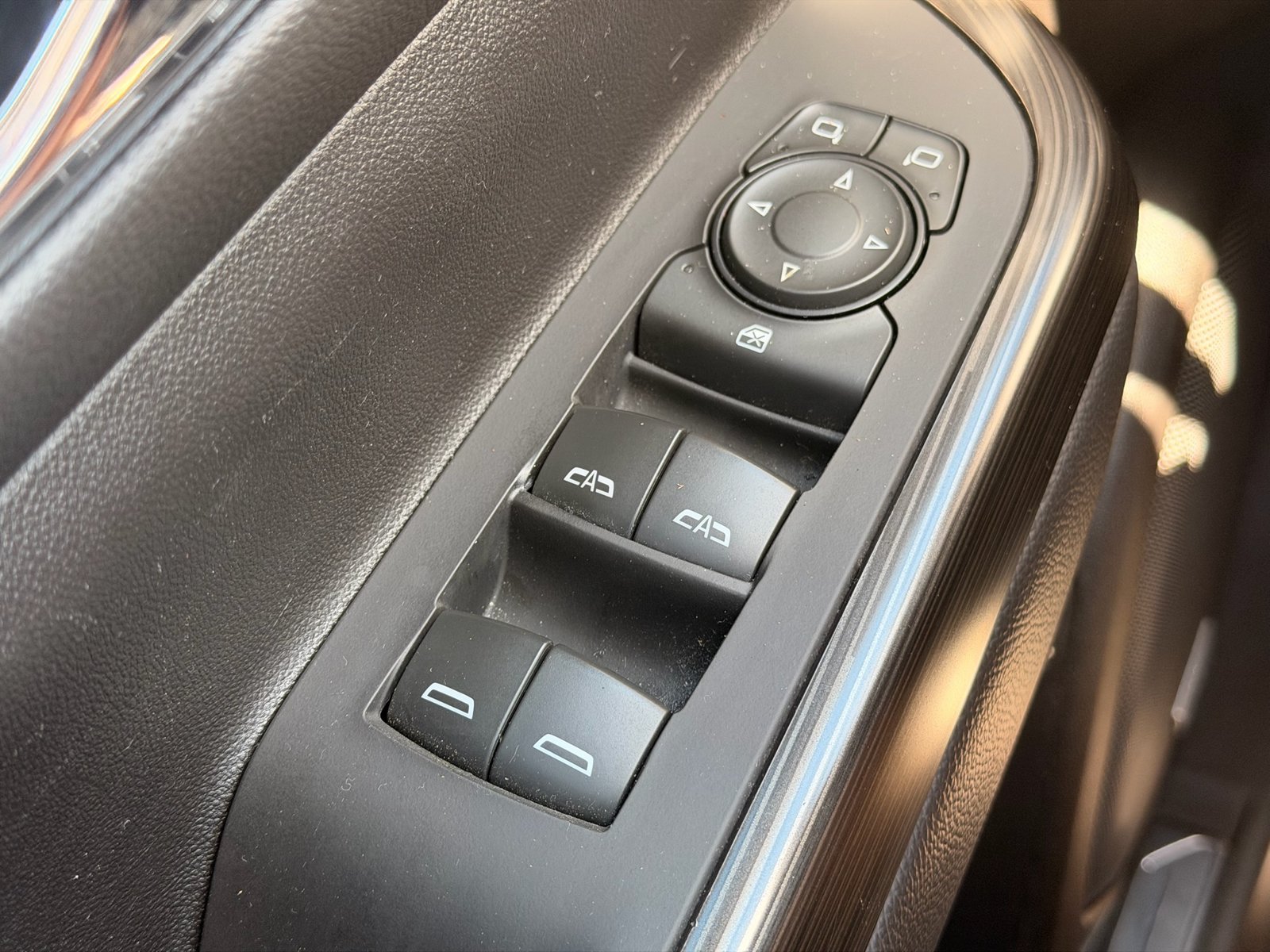 Used 2023 GMC Acadia SLT FWD image 18