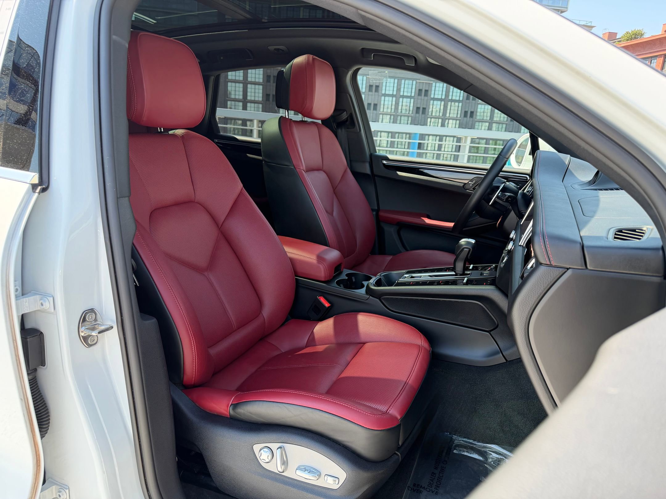 Certified 2023 Porsche Macan S AWD/4WD image 14