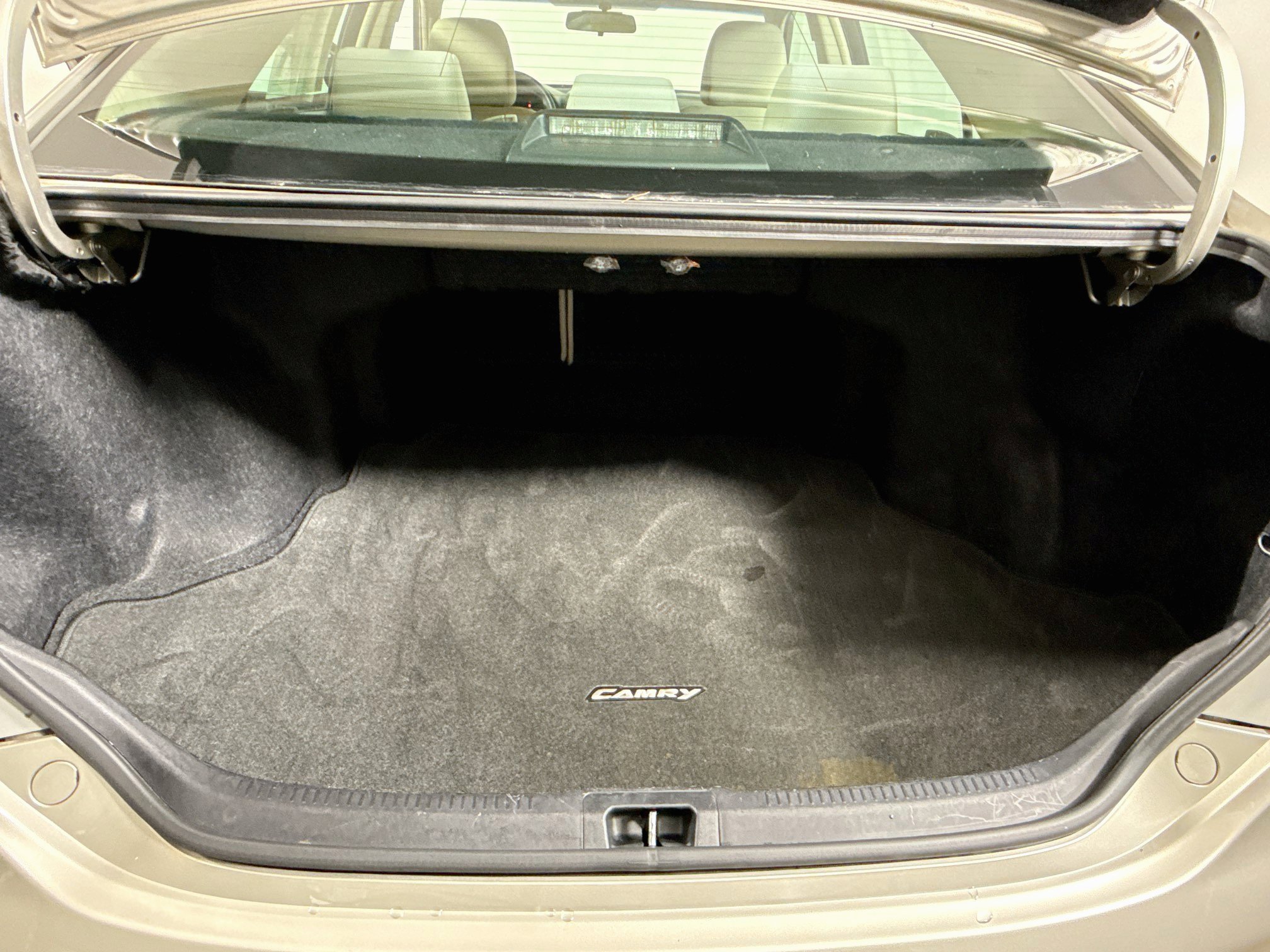 Used 2014 Toyota Camry LE FWD image 23