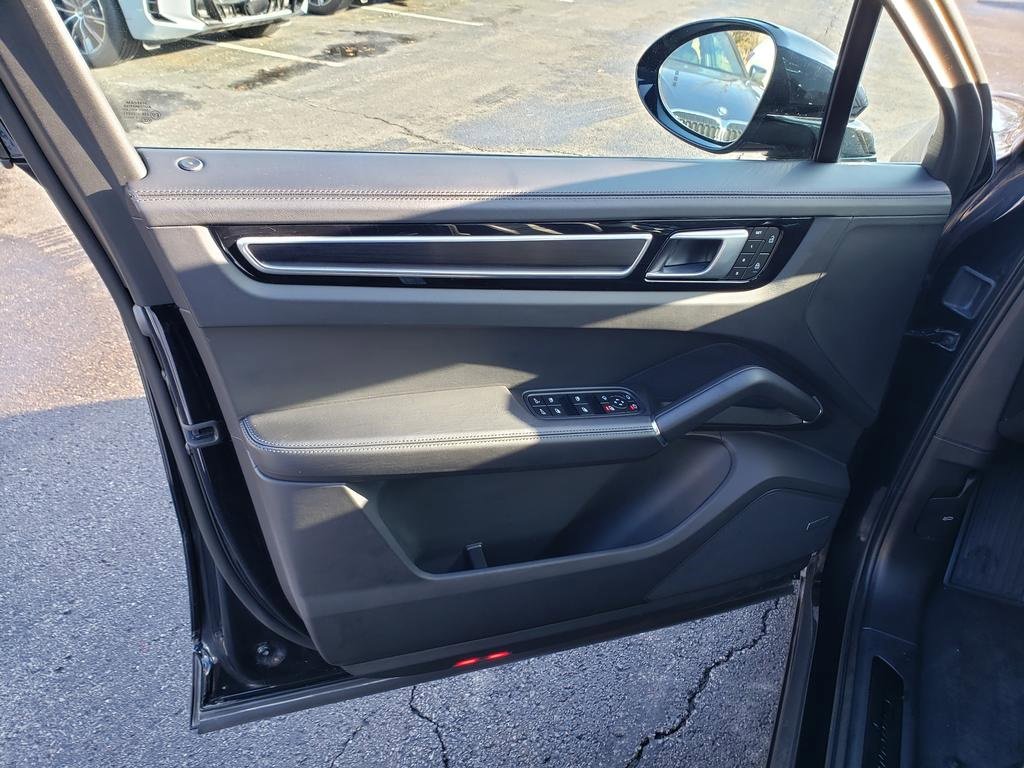 Used 2022 Porsche Cayenne GTS w/ Sport Chrono Package (8LH) image 10