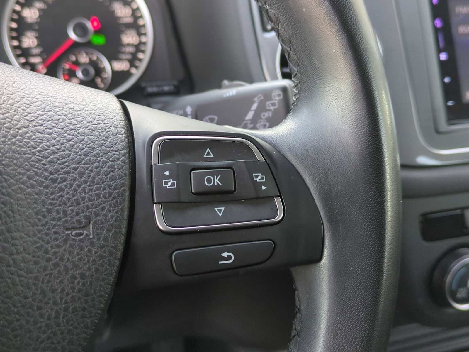 Used 2017 Volkswagen Tiguan Limited image 23