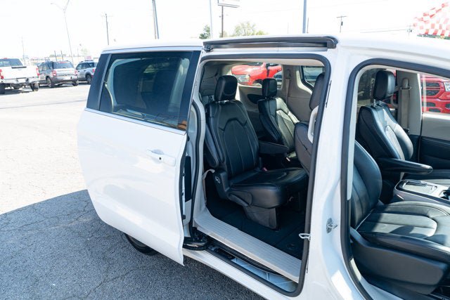 Used 2024 Chrysler Pacifica Touring-L FWD image 14