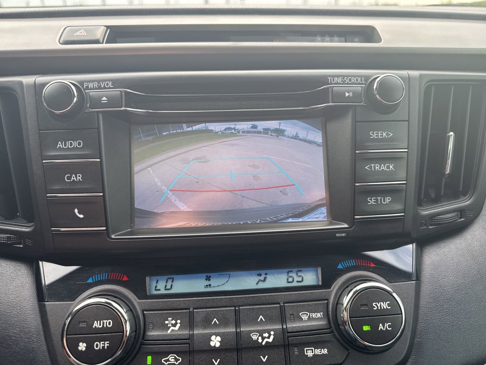 Used 2018 Toyota RAV4 XLE FWD image 18